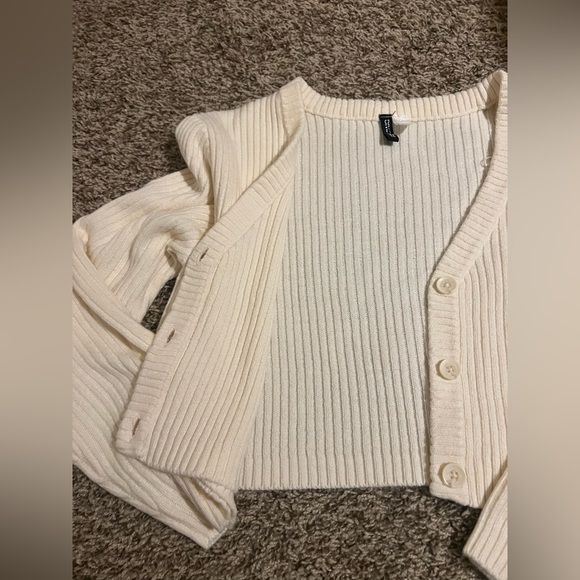 Cream Cardigan 🧸 - Picture 6 of 8